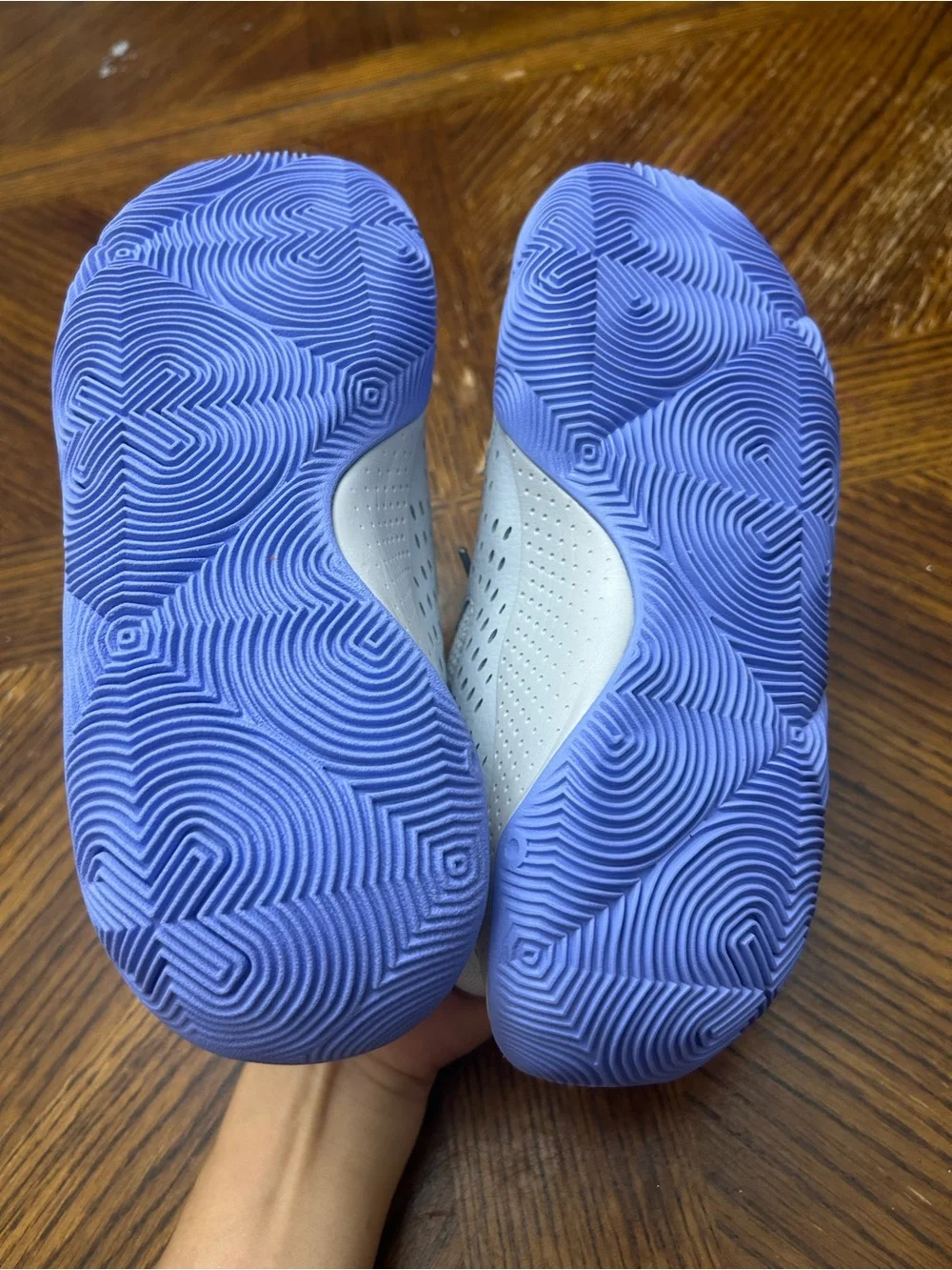 NEW Under Armour big girls Athletic Shoes size 6